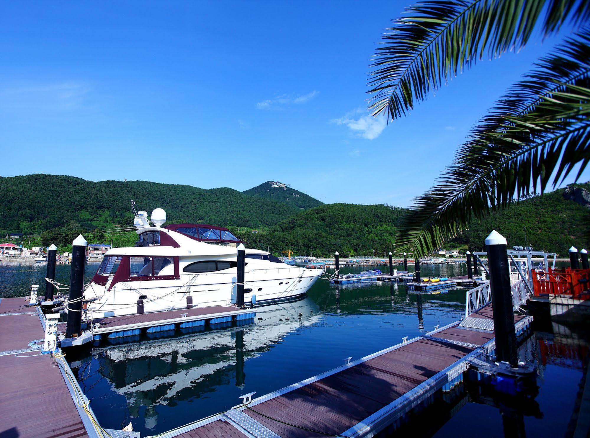 Hansan Marina Hotel & Resort Тхонъён Экстерьер фото