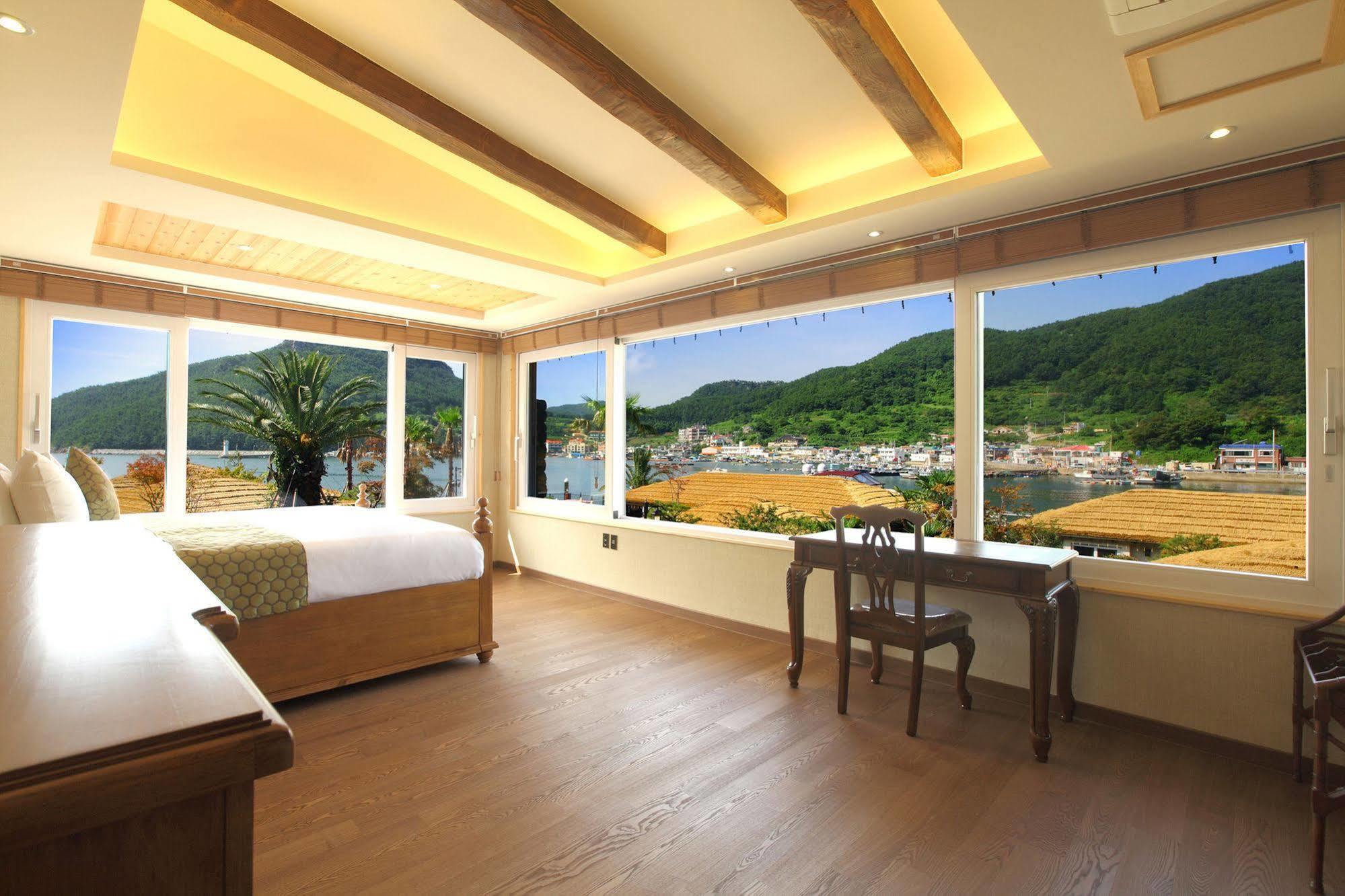 Hansan Marina Hotel & Resort Тхонъён Экстерьер фото